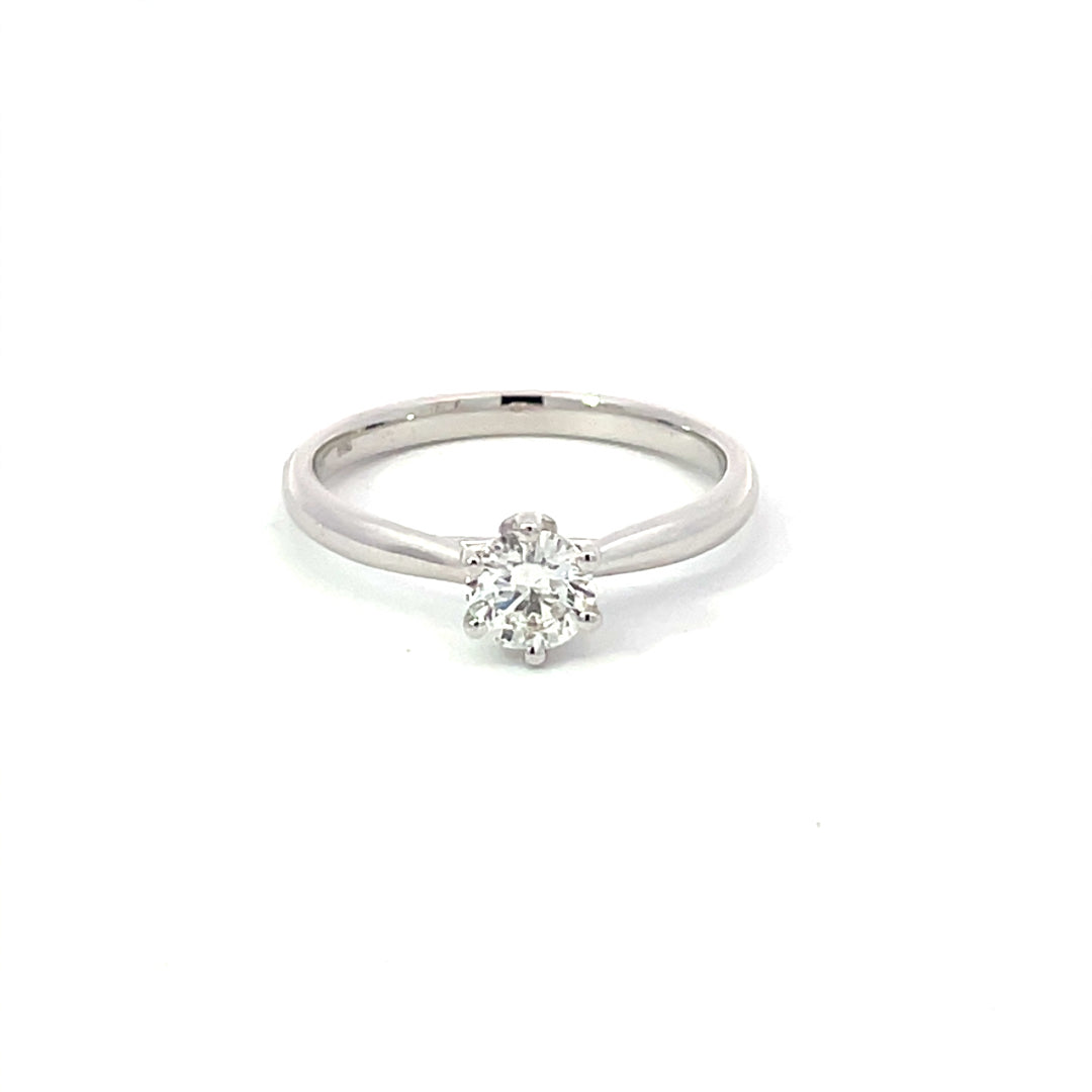 18ct White Gold Round Brilliant Diamond Solitaire Ring