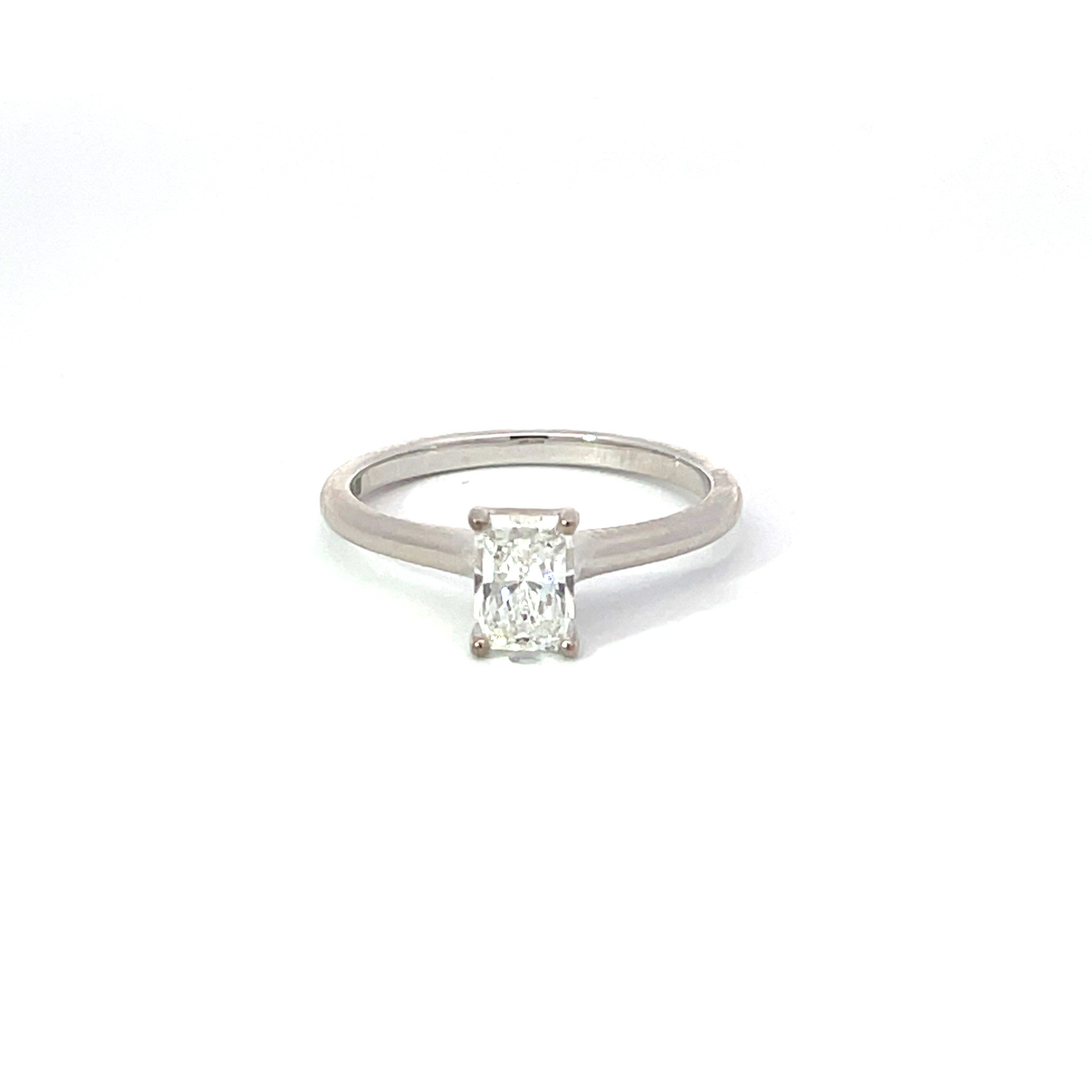 18ct White Gold Radiant Cut Diamond Ring