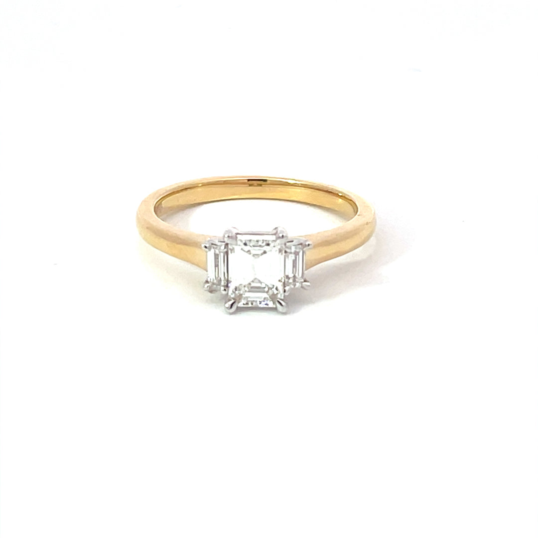 18ct Yellow Gold Emerald & Baguette Diamond Ring