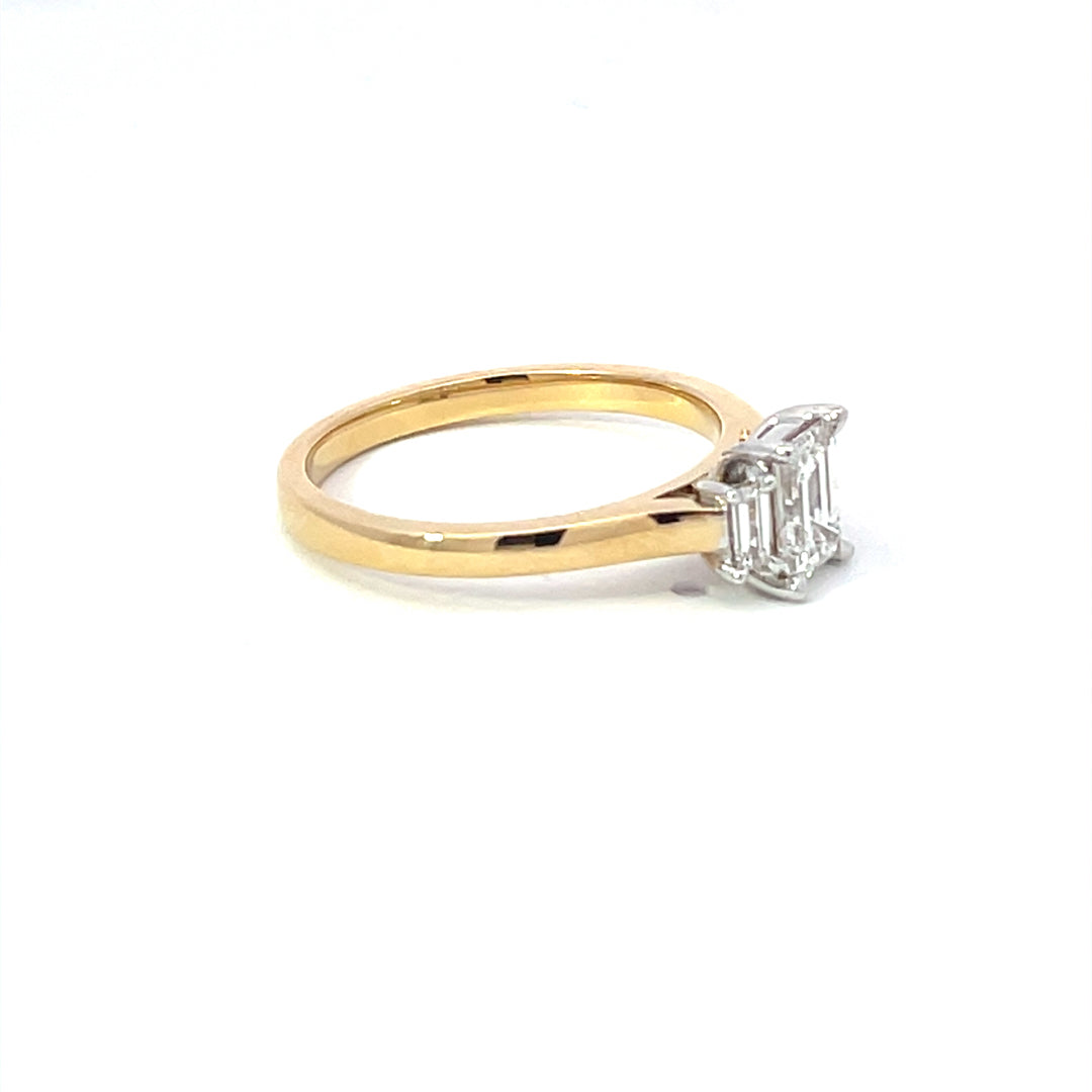 18ct Yellow Gold Emerald & Baguette Diamond Ring